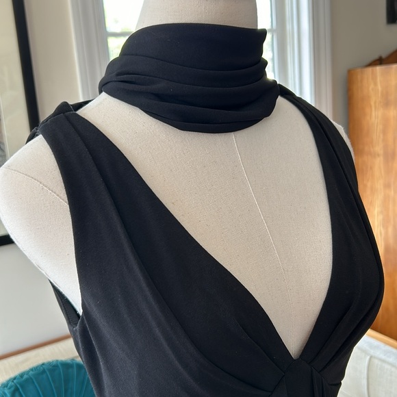 Gifted 💝 Sexy LBD - Picture 2 of 7